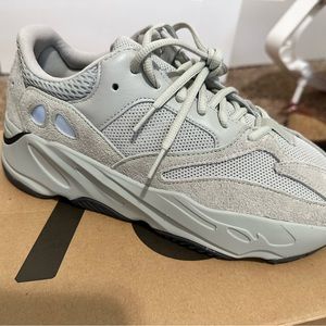 Adidas Yeezy Boost 700/ Salt (2023)